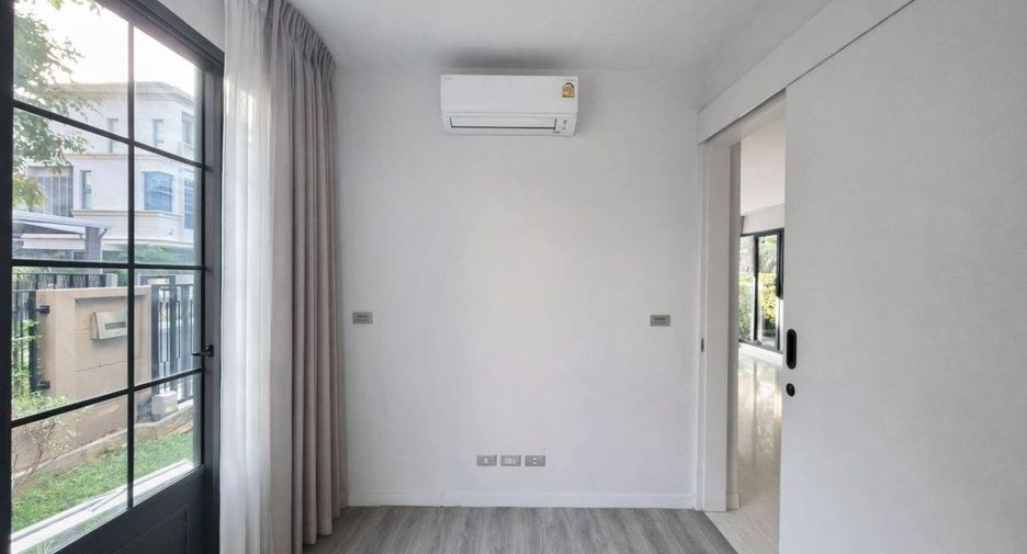 For sale 4 bedrooms house in Prawet, Bangkok