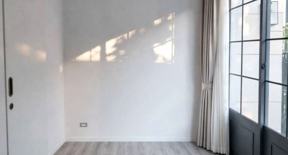 For sale 4 bedrooms house in Prawet, Bangkok