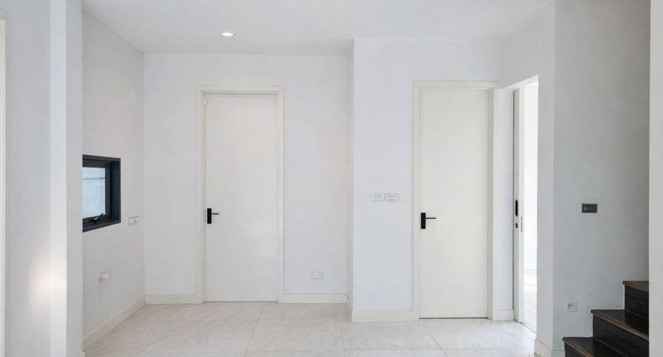 For sale 4 bedrooms house in Prawet, Bangkok