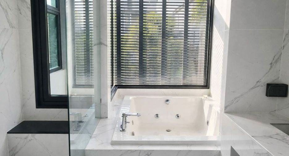 For sale 4 bedrooms house in Prawet, Bangkok