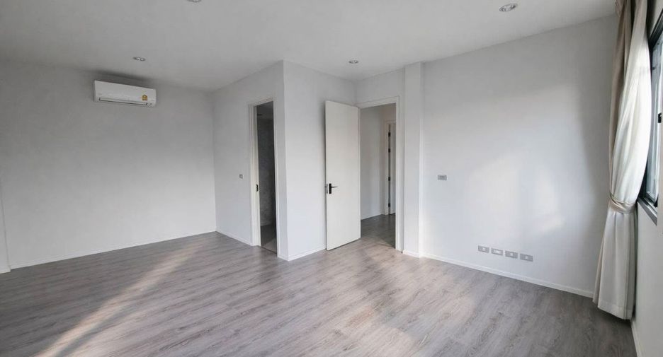 For sale 4 bedrooms house in Prawet, Bangkok