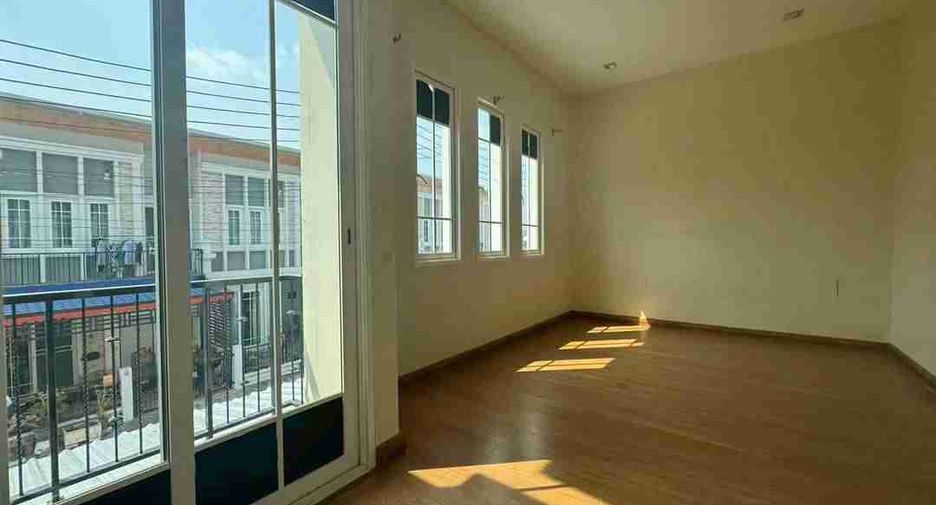 For sale 4 bedrooms townhouse in Bang Lamung, Chonburi