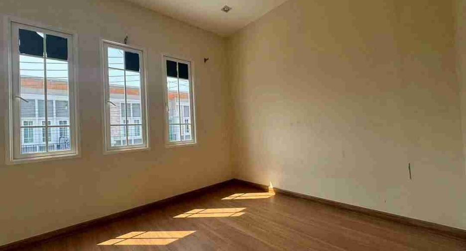 For sale 4 bedrooms townhouse in Bang Lamung, Chonburi