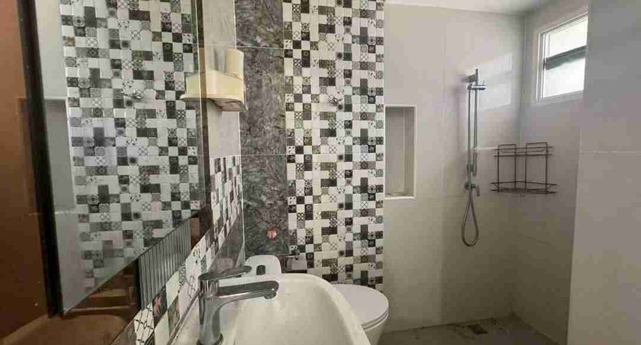 For sale 4 bedrooms townhouse in Bang Lamung, Chonburi