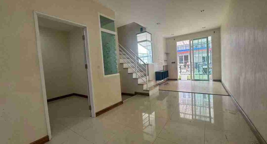 For sale 4 bedrooms townhouse in Bang Lamung, Chonburi