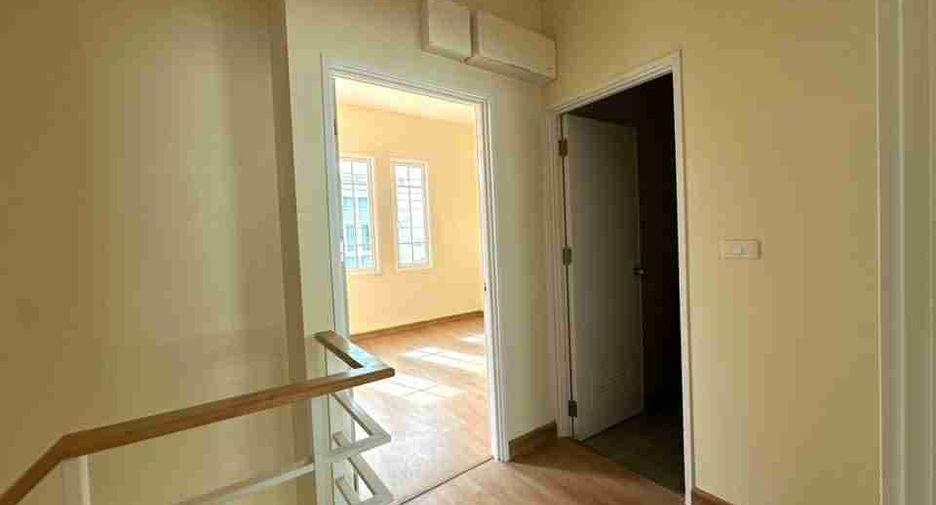 For sale 4 bedrooms townhouse in Bang Lamung, Chonburi