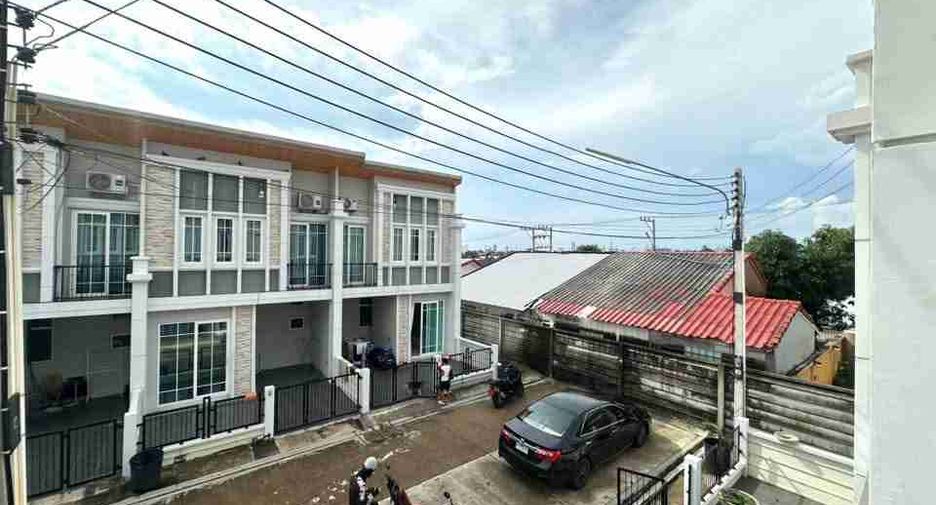 For sale 4 bedrooms townhouse in Bang Lamung, Chonburi