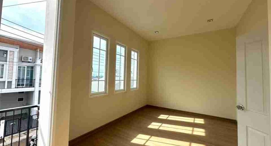 For sale 4 bedrooms townhouse in Bang Lamung, Chonburi