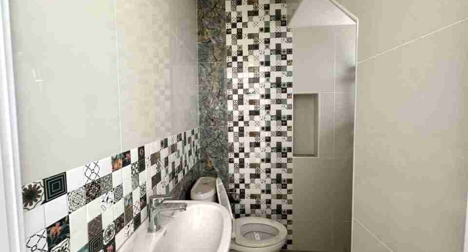 For sale 4 bedrooms townhouse in Bang Lamung, Chonburi