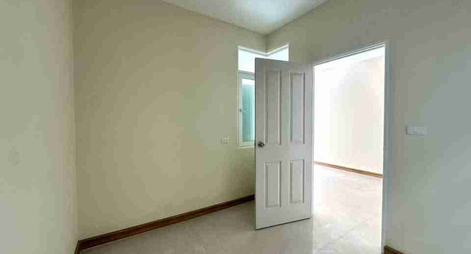 For sale 4 bedrooms townhouse in Bang Lamung, Chonburi