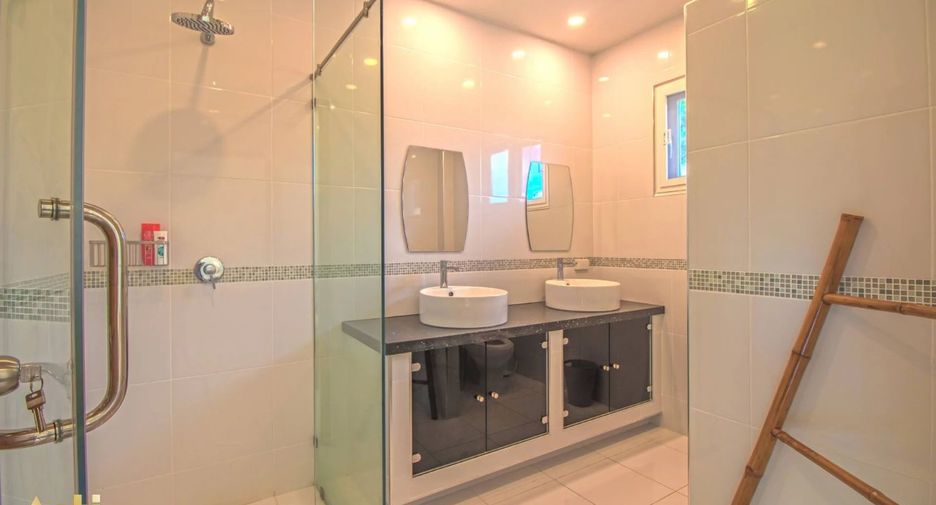 Villa zum Kauf mit 5 Zimmer in Bang Lamung, Chonburi