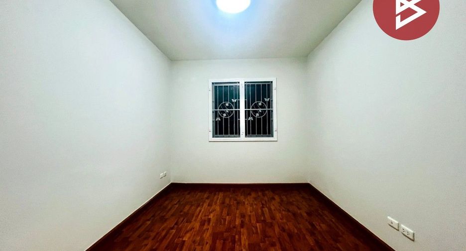 For sale 3 bedrooms townhouse in Min Buri, Bangkok