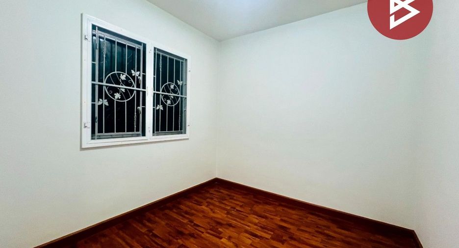 For sale 3 bedrooms townhouse in Min Buri, Bangkok