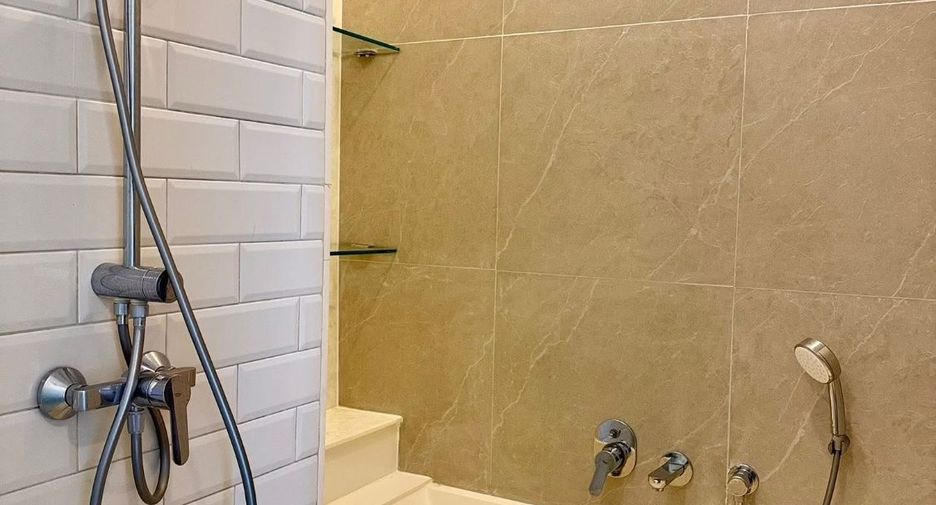 Condo en venta de 2 habitaciones en Khlong Toei, Bangkok