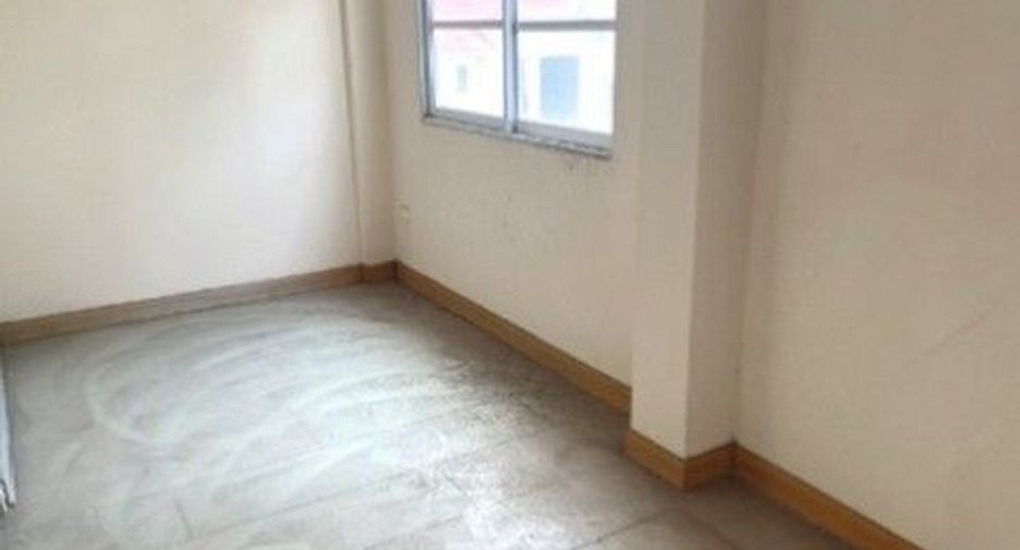 For sale 1 bed townhouse in Lat Phrao, Bangkok