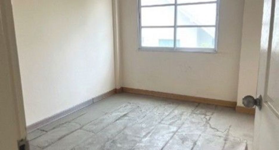For sale 1 bed townhouse in Lat Phrao, Bangkok