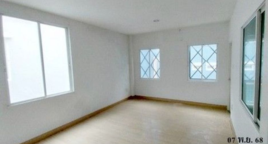 For sale 1 bed townhouse in Lat Krabang, Bangkok