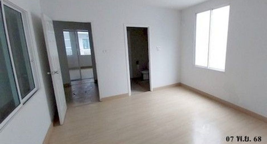 For sale 1 bed townhouse in Lat Krabang, Bangkok