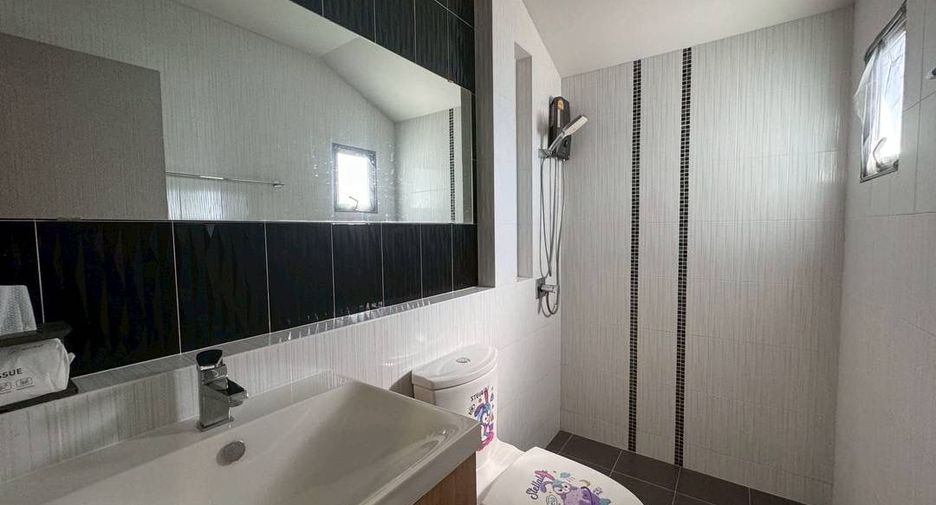 Haus zur Miete mit 3 Zimmer in Si Racha, Chonburi