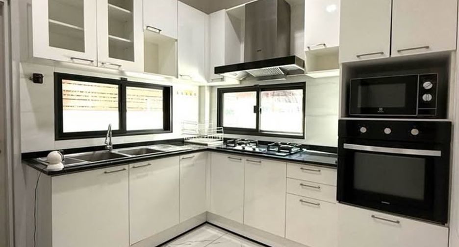 For rent 4 bedrooms house in Bang Phli, Samut Prakan
