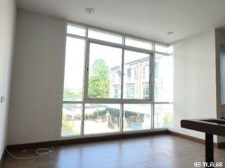 Reihenhaus zum Kauf mit 1 Zimmer in Phasi Charoen, Bangkok