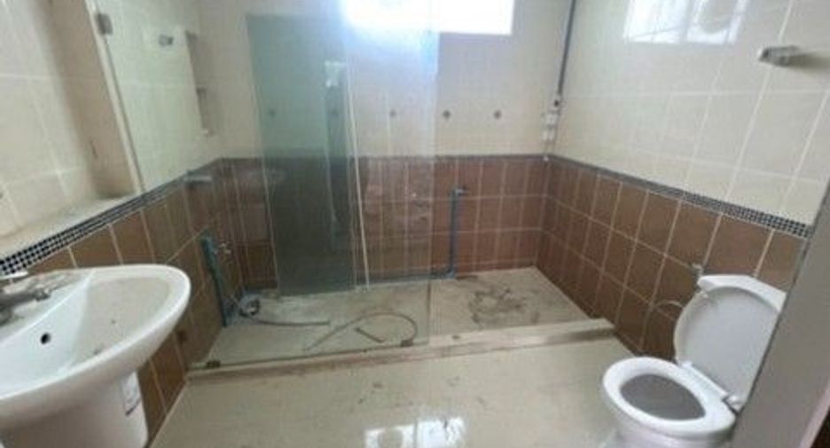 For sale 1 bed townhouse in Wang Thonglang, Bangkok