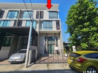 À vendre 1 chambre maison de ville à Suan Luang, Bangkok