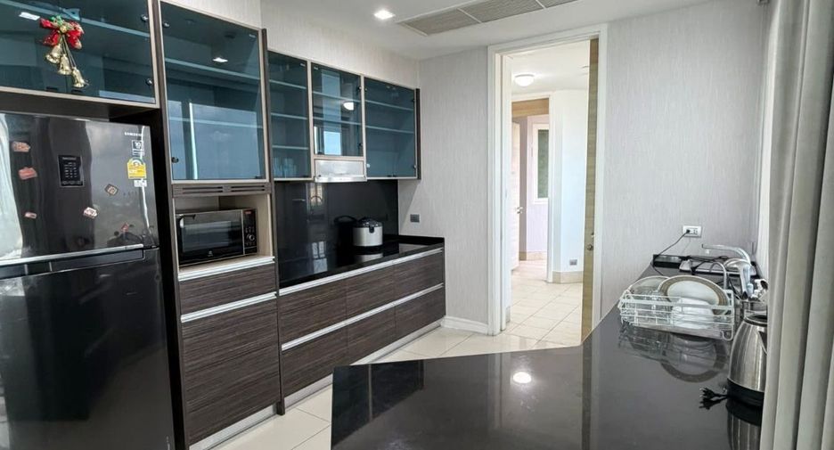 For rent 4 bedrooms condo in Bang Lamung, Chonburi