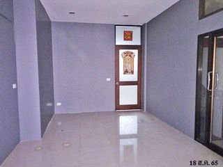 À vendre 1 chambre maison de ville à Suan Luang, Bangkok