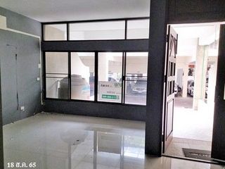 À vendre 1 chambre maison de ville à Suan Luang, Bangkok
