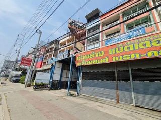 Local comercial en venta de 4 habitaciones en Bang Bua Thong, Nonthaburi