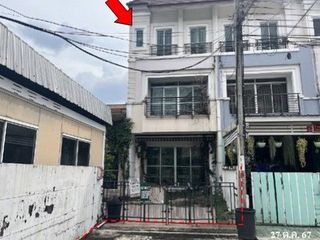 For sale 1 Beds townhouse in Saphan Sung, Bangkok