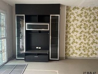 For sale 1 Beds townhouse in Saphan Sung, Bangkok