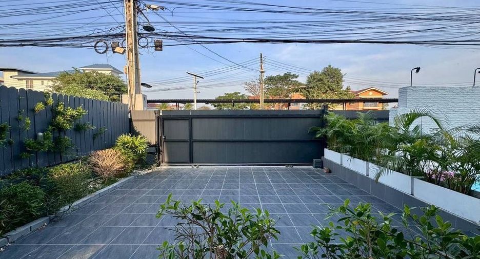 For rent 5 ベッドルーム villa in Bang Lamung, Chonburi