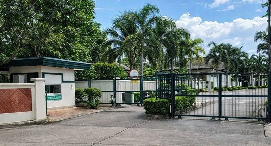 Casa en alquiler de 3 habitaciones en Bang Lamung, Chonburi
