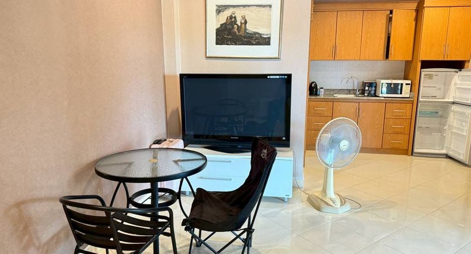 Casa en alquiler de 3 habitaciones en Bang Lamung, Chonburi