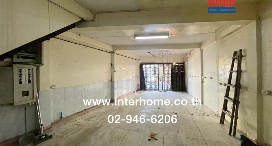 For sale 2 bedrooms retail Space in Watthana, Bangkok