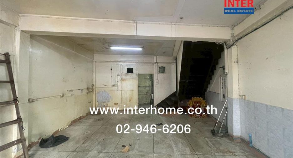 For sale 2 bedrooms retail Space in Watthana, Bangkok