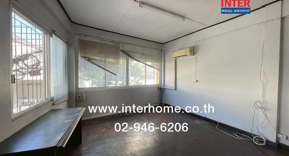 For sale 2 bedrooms retail Space in Watthana, Bangkok