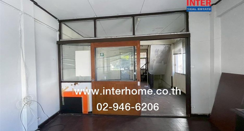 For sale 2 bedrooms retail Space in Watthana, Bangkok