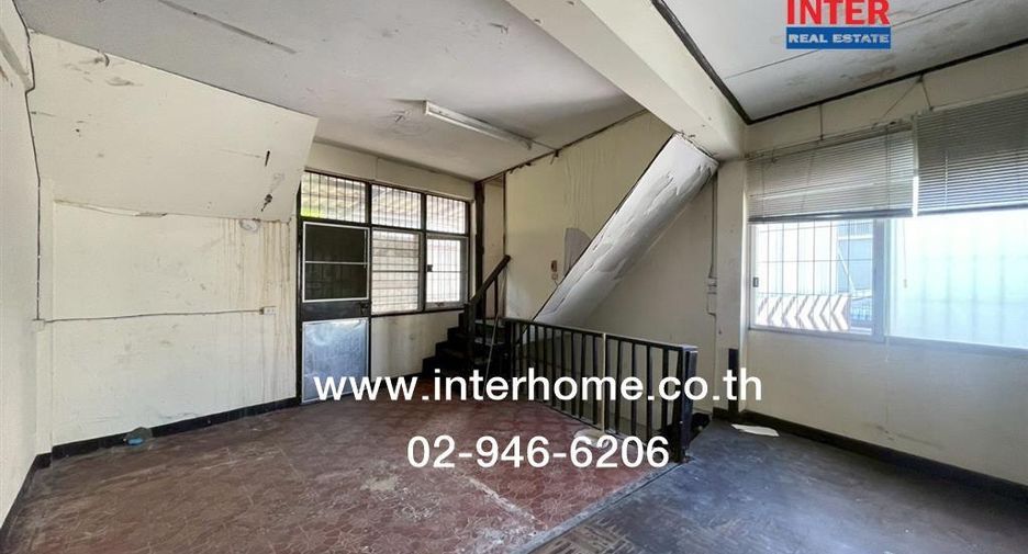 For sale 2 bedrooms retail Space in Watthana, Bangkok