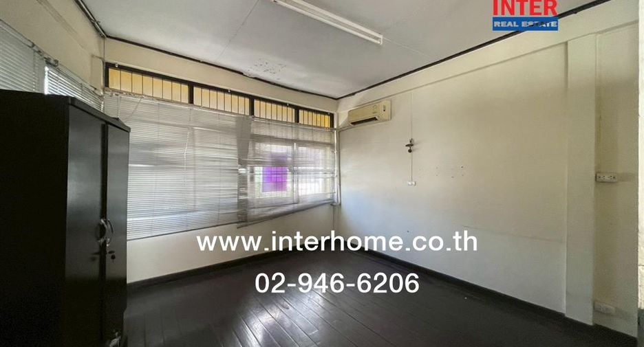 For sale 2 bedrooms retail Space in Watthana, Bangkok
