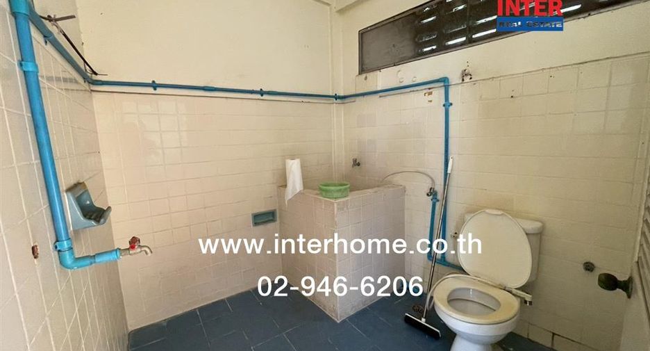 For sale 2 bedrooms retail Space in Watthana, Bangkok