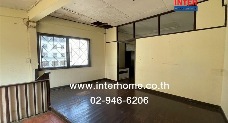 For sale 2 bedrooms retail Space in Watthana, Bangkok
