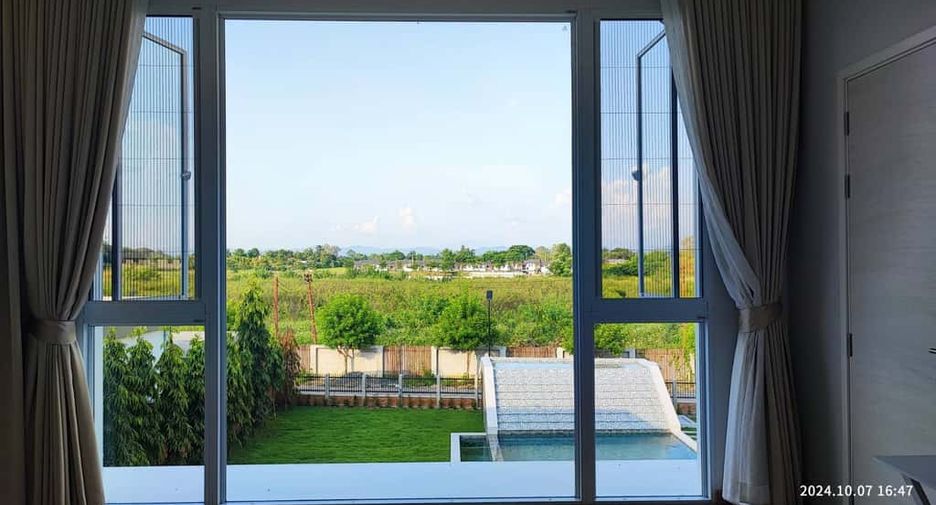 For rent 4 bedrooms house in San Kamphaeng, Chiang Mai