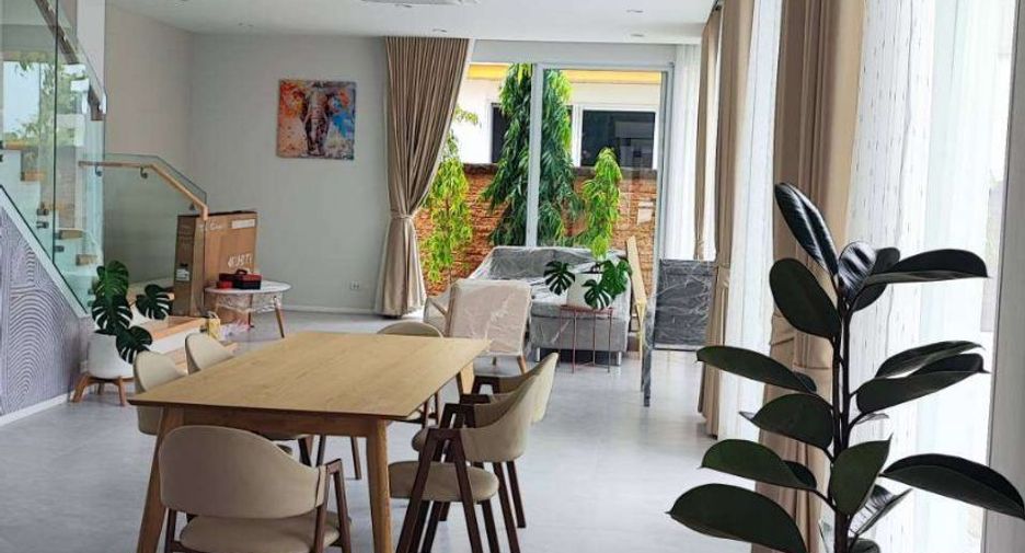 For rent 4 bedrooms house in San Kamphaeng, Chiang Mai