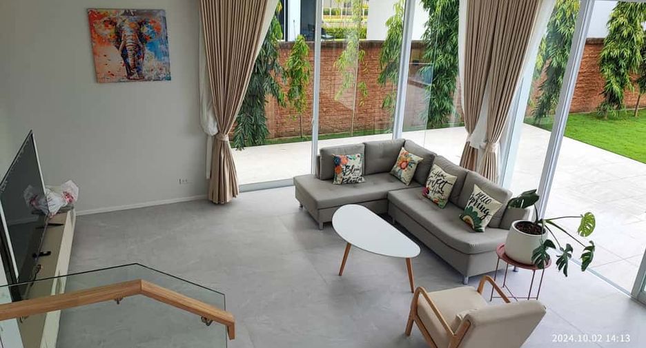 For rent 4 bedrooms house in San Kamphaeng, Chiang Mai