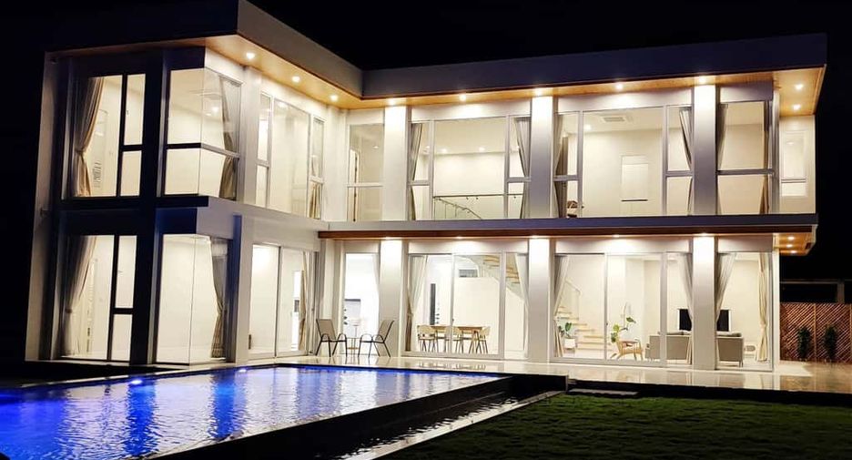 For rent 4 bedrooms house in San Kamphaeng, Chiang Mai
