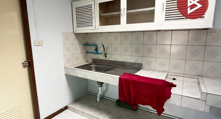 For sale 2 bedrooms townhouse in Bang Kapi, Bangkok