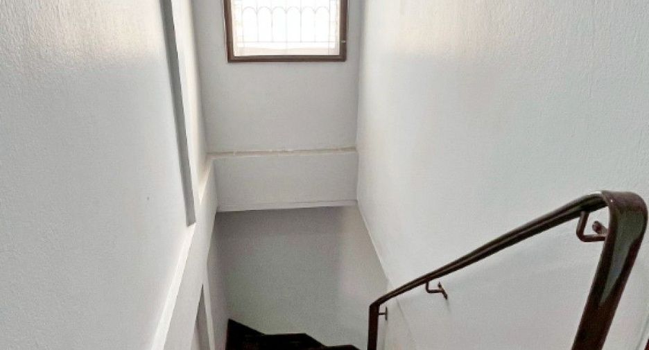 For sale 2 bedrooms townhouse in Bang Kapi, Bangkok